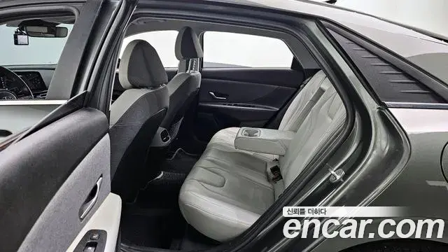 Hyundai The New Avante Hybrid 2021 — Photo 11/20