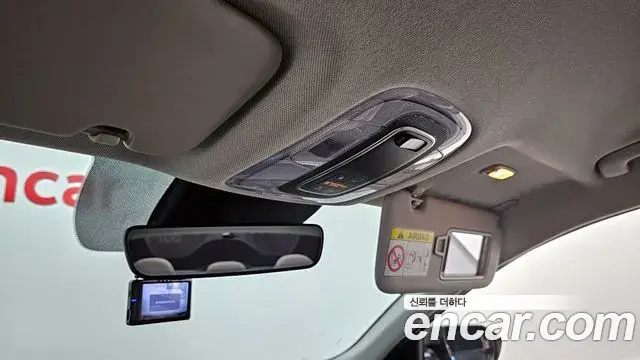 Hyundai The New Avante Hybrid 2021 — Photo 8/20