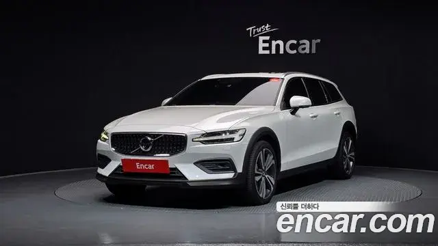 Volvo V60 Cross Country 2020 — ფოტო 15/20