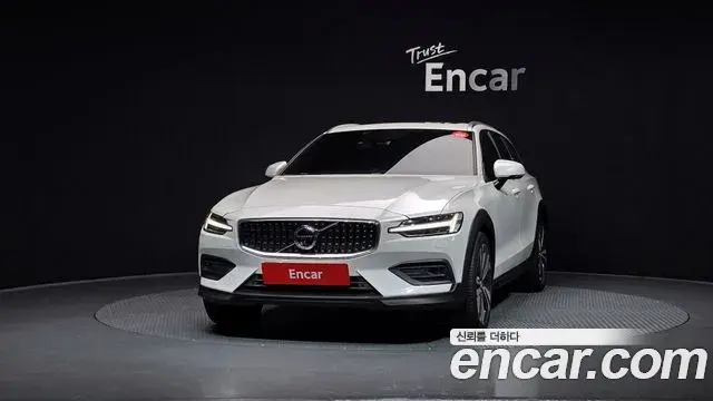 Volvo V60 Cross Country 2020 — ფოტო 19/20