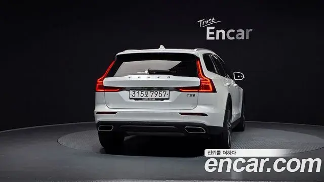 Volvo V60 Cross Country 2020 — ფოტო 9/20