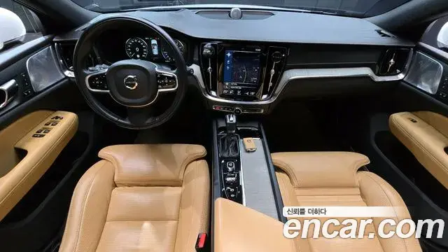 Volvo V60 Cross Country 2020 — ფოტო 16/20