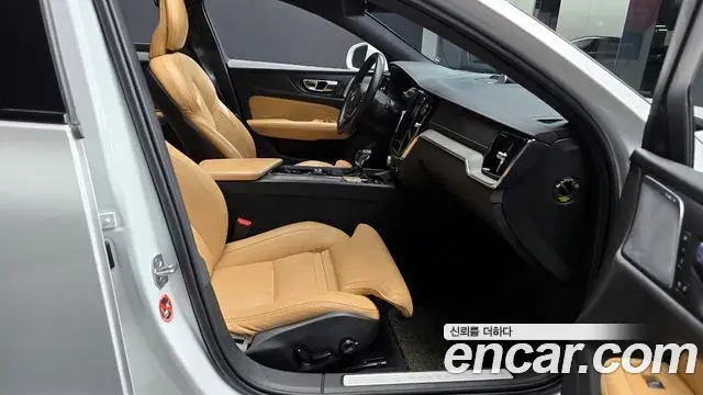 Volvo V60 Cross Country 2020 — ფოტო 8/20