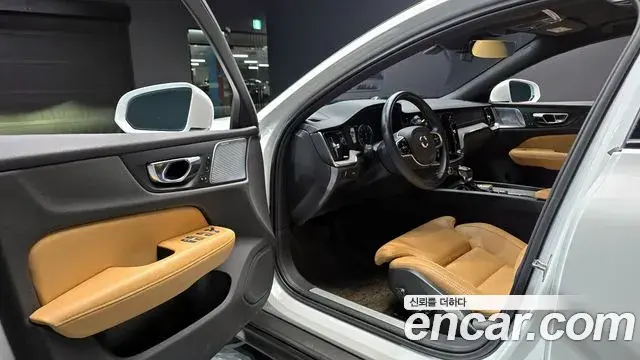 Volvo V60 Cross Country 2020 — ფოტო 2/20
