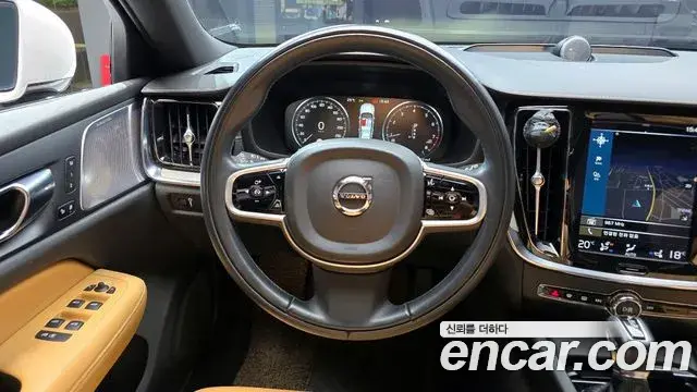 Volvo V60 Cross Country 2020 — ფოტო 18/20