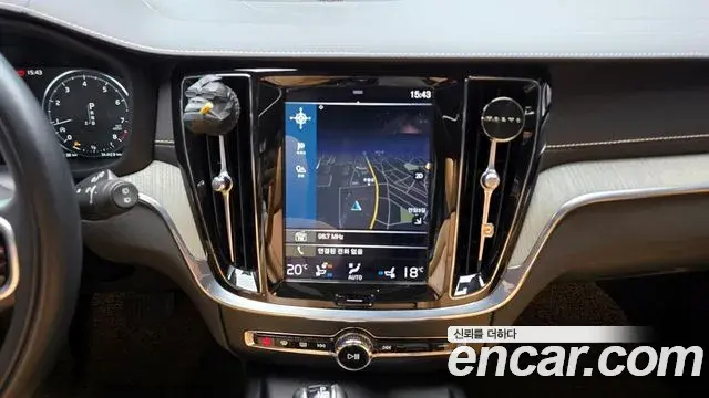 Volvo V60 Cross Country 2020 — ფოტო 7/20