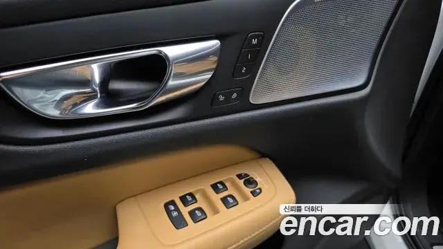 Volvo V60 Cross Country 2020 — ფოტო 3/20