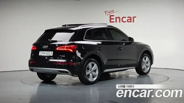 Audi Q5 2020 — Фото 2/20