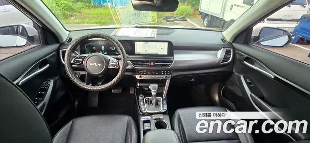Kia Seltos 2023 — ფოტო 2/20