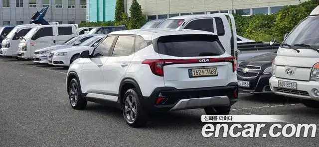 Kia Seltos 2023 — ფოტო 15/20