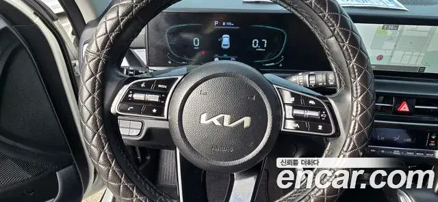 Kia Seltos 2023 — ფოტო 18/20