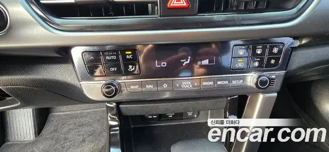 Kia Seltos 2023 — ფოტო 16/20
