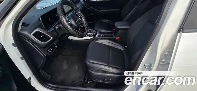 Kia Seltos 2023 — ფოტო 19/20