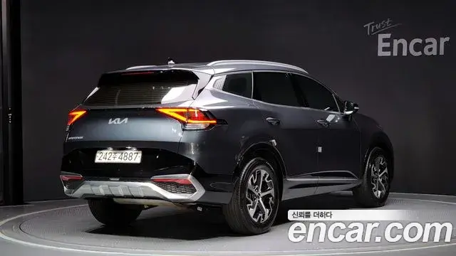 Kia Sportage 2023 — Фото 2/20