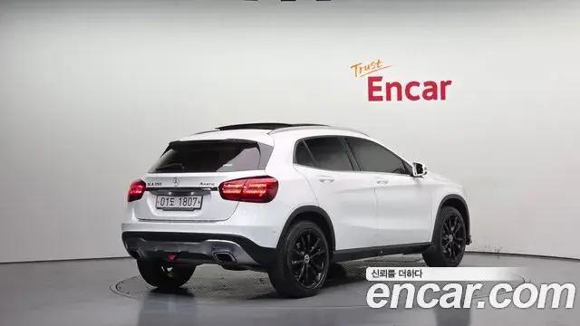 Mercedes-Benz GLA-Class 2018 — Photo 8/20