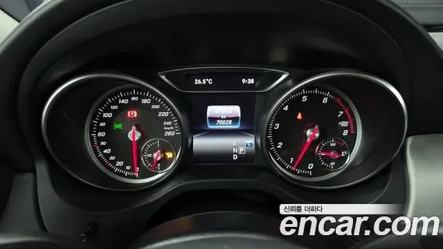 Mercedes-Benz GLA-Class 2018 — Photo 12/20