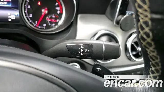 Mercedes-Benz GLA-Class 2018 — Photo 13/20