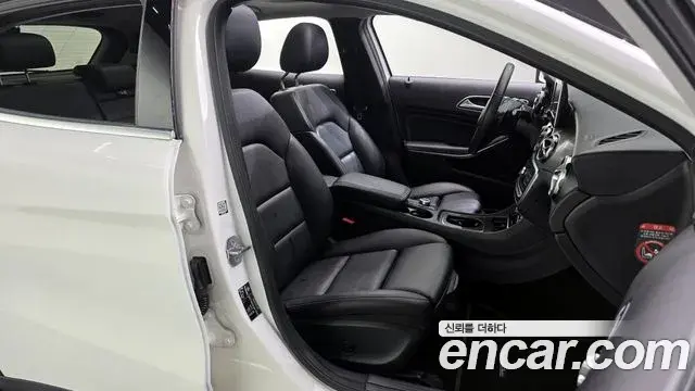 Mercedes-Benz GLA-Class 2018 — Photo 16/20