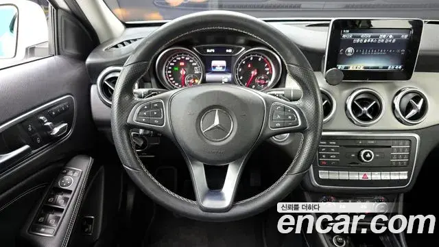Mercedes-Benz GLA-Class 2018 — Photo 15/20