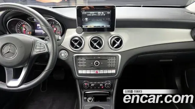 Mercedes-Benz GLA-Class 2018 — Photo 1/20