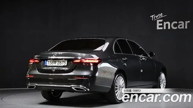Mercedes-Benz E-Class 2021 — ფოტო 7/20
