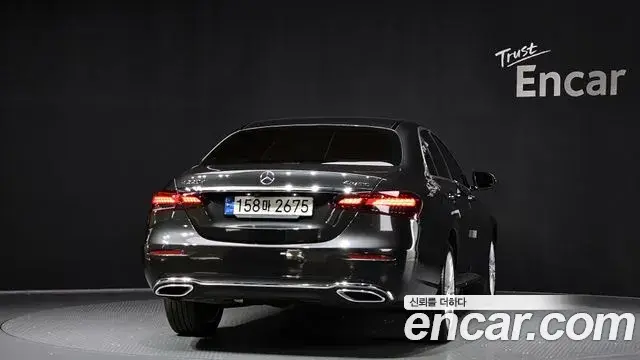 Mercedes-Benz E-Class 2021 — ფოტო 4/20