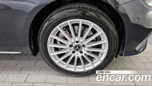 Mercedes-Benz E-Class 2021 — ფოტო 1/20