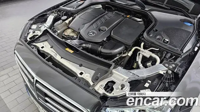 Mercedes-Benz E-Class 2021 — ფოტო 8/20