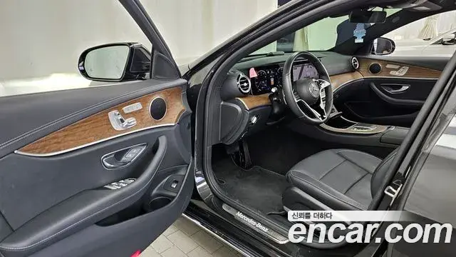 Mercedes-Benz E-Class 2021 — ფოტო 15/20