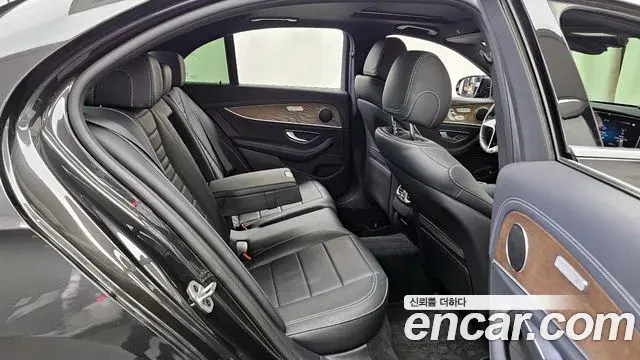 Mercedes-Benz E-Class 2021 — ფოტო 3/20