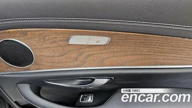 Mercedes-Benz E-Class 2021 — ფოტო 18/20