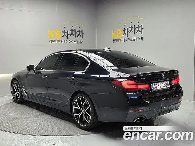 BMW 5 Series 2020 — Şəkil 8/18
