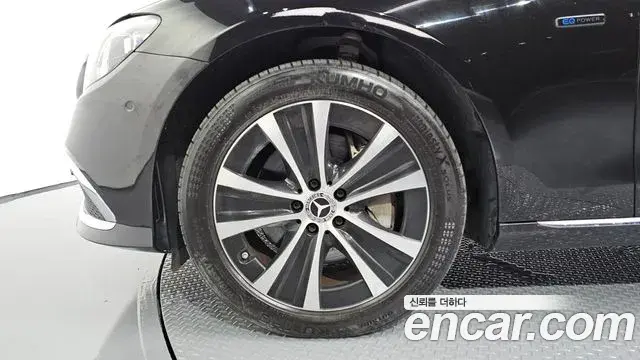 Mercedes-Benz E-Class 2021 — ფოტო 6/20