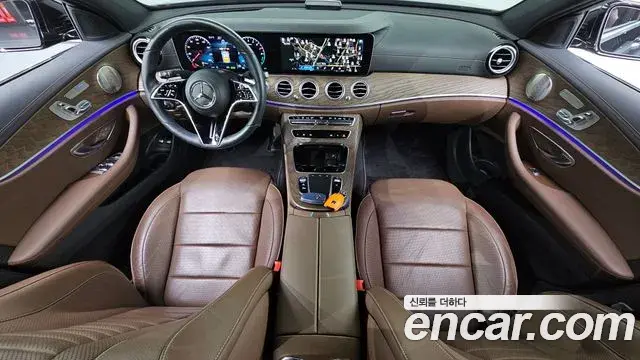 Mercedes-Benz E-Class 2021 — ფოტო 14/20