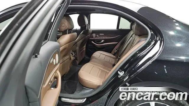 Mercedes-Benz E-Class 2021 — ფოტო 12/20
