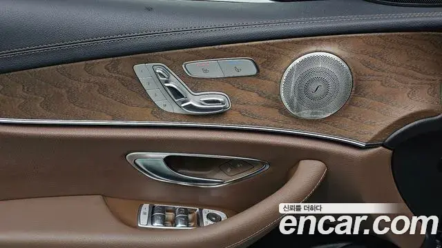 Mercedes-Benz E-Class 2021 — ფოტო 8/20