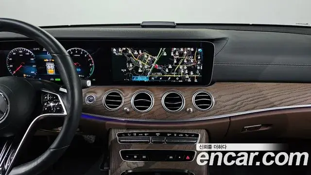 Mercedes-Benz E-Class 2021 — ფოტო 11/20