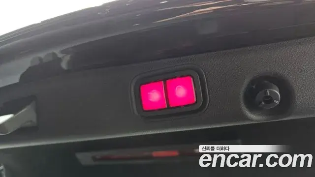 Mercedes-Benz E-Class 2021 — ფოტო 15/20