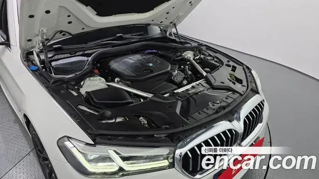 BMW 5 Series 2023 — Photo 19/20