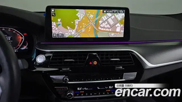 BMW 5 Series 2023 — Photo 18/20