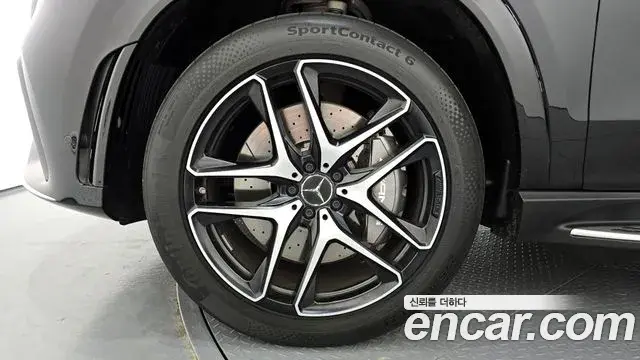 Mercedes-Benz GLE-Class 2023 — Photo 10/20