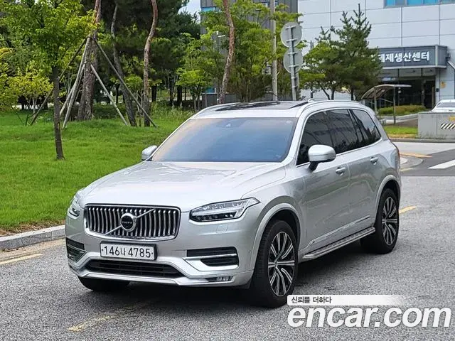 Volvo XC90 2020 — ფოტო 8/20