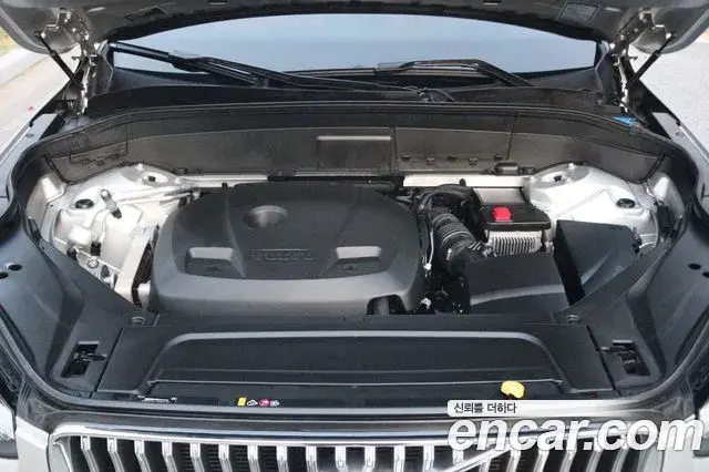 Volvo XC90 2020 — ფოტო 17/20
