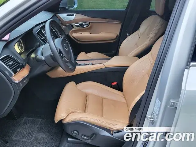 Volvo XC90 2020 — ფოტო 13/20