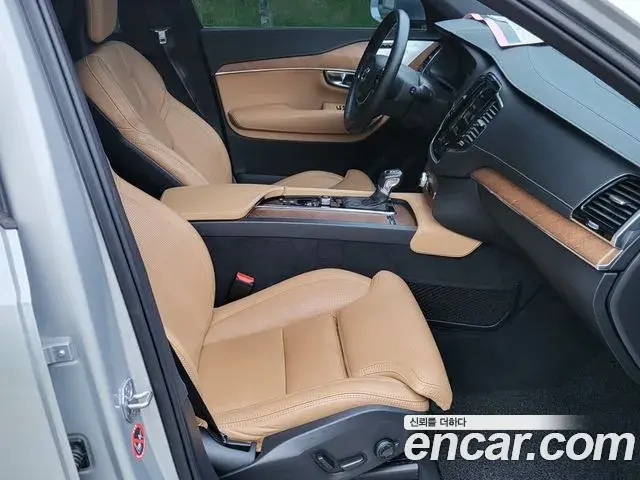 Volvo XC90 2020 — ფოტო 2/20