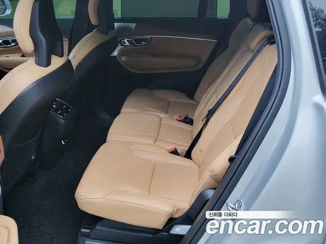 Volvo XC90 2020 — ფოტო 15/20