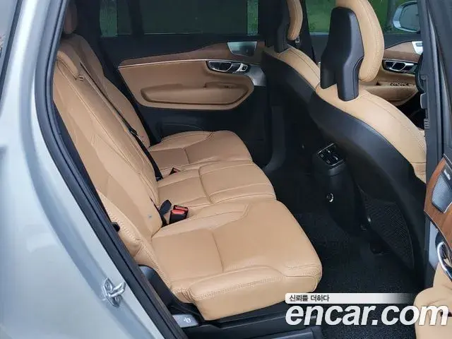 Volvo XC90 2020 — ფოტო 9/20