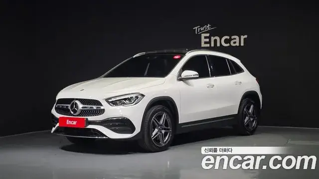 Mercedes-Benz GLA-Class 2022 — Photo 14/20
