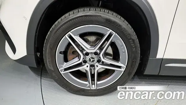 Mercedes-Benz GLA-Class 2022 — Photo 2/20