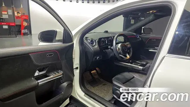 Mercedes-Benz GLA-Class 2022 — Photo 6/20